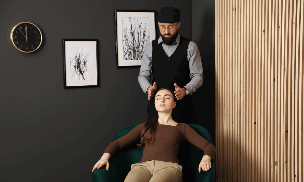 Hypnose : définition, fonctionnement, idées reçues et vérités sur cette pratique thérapeutique